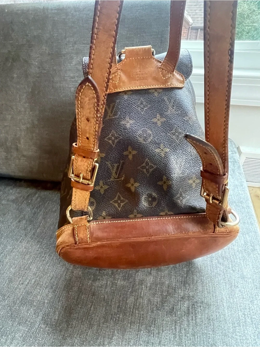 Louis Vuitton iconic lv